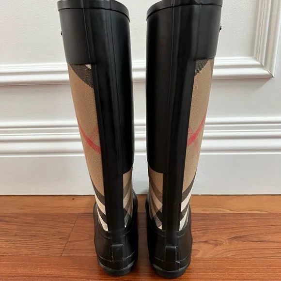 Burberry classic checkered rain boots size 36 - Picture 6 of 8